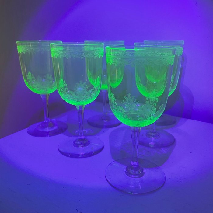 Copo de vinho (6) - Boêmia - Cristal Uralina / Vidro Urânio