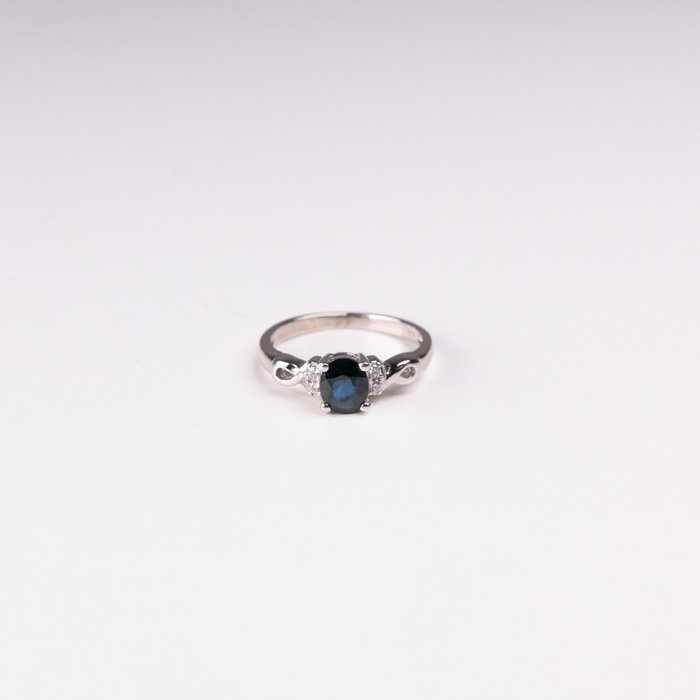 Ring - 18 kt. White gold -  0.70 tw. Sapphire - Thailand - Diamond 