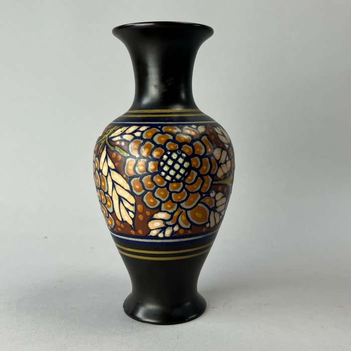 Vase -  Zuid-Holland Plateel, Gouda - Vase with Chrysanthemums - No: 510 - NOTO - GN  - Ceramic