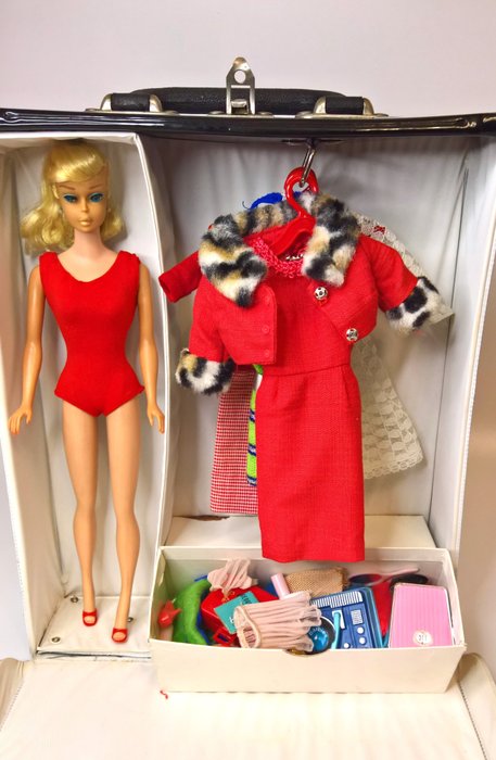 Mattel  - Muñeca Barbie Swirl Ponytail Ash Blonde with Clothing, Accessories and Suitcase - 1960-1970