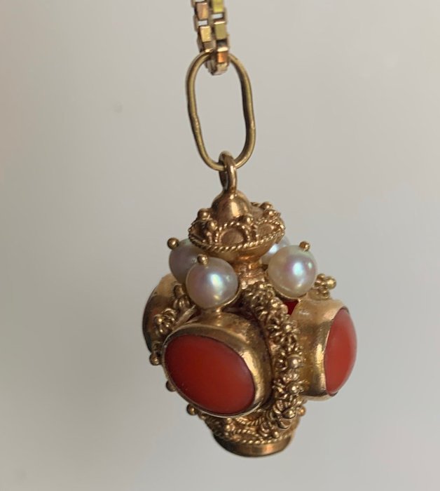 Halskette mit Anhänger - 18 kt Gelbgold -  5.00 tw. Rotkoralle - Perle 
