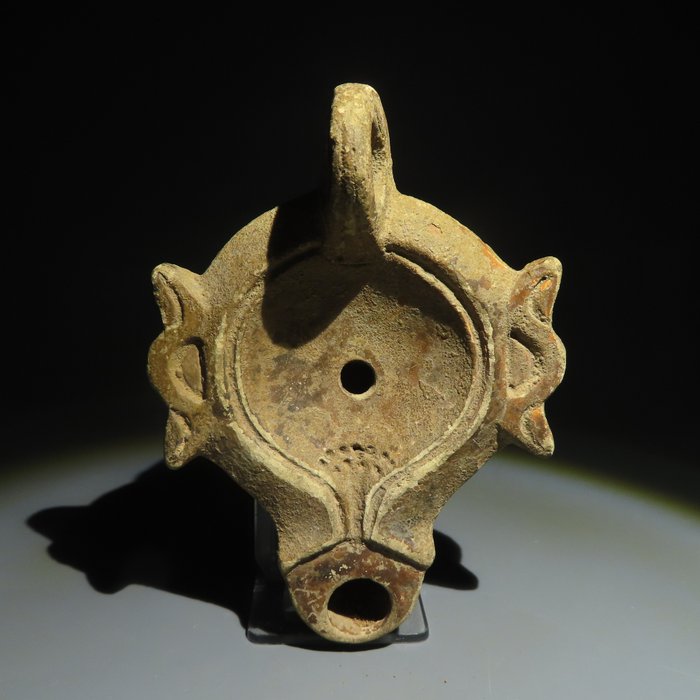 Romain antique Terre cuite Lampe à huile. Ier-IVe siècle après JC. 11,7 cm de longueur.