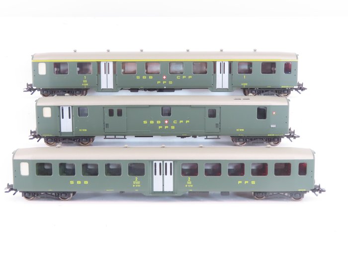 Liliput H0 - L350024 - Zestaw wagonów pasażerskich (1) - 2 czteroosiowe samochody osobowe I i II klasy oraz wagon bagażowy - SBB CFF FFS