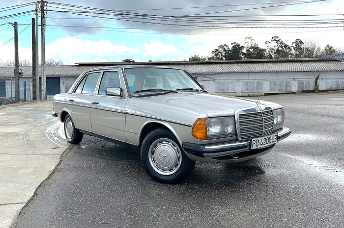 Mercedes-Benz - 230E - 1985