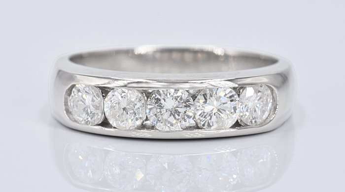 No Reserve Price - Ring Platinum -  1.02 tw. Diamond  (Natural) 