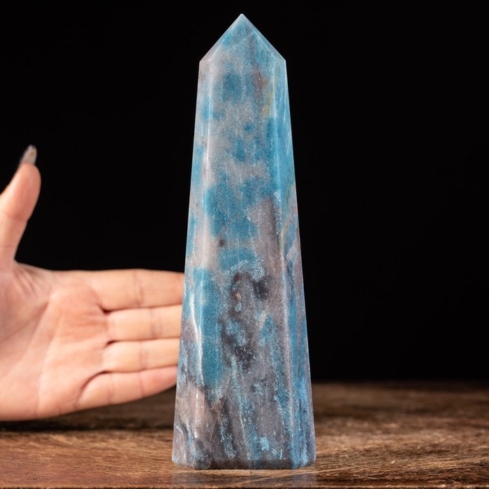 Trolleita - Cuarzo de Meditación - Lazulita Scorzalita Torre Trolleita: La Armonía de los Cuatro Minerales Azules - Altura: 209 mm - Ancho: 65 mm- 734 g