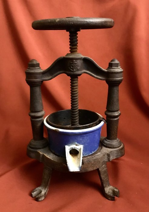 A very interesting and unusual,  french, cast iron, old duck press (presse canard), to create - prés