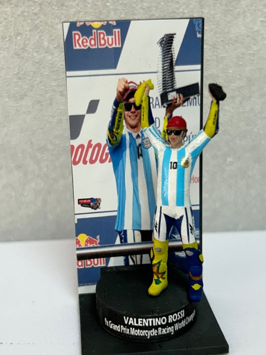 MCL 1:43 - Miniatura de carro  (2) -Figura + Podium Valentino Rossi 9 Times World Champion Motorcycle - Edição limitada