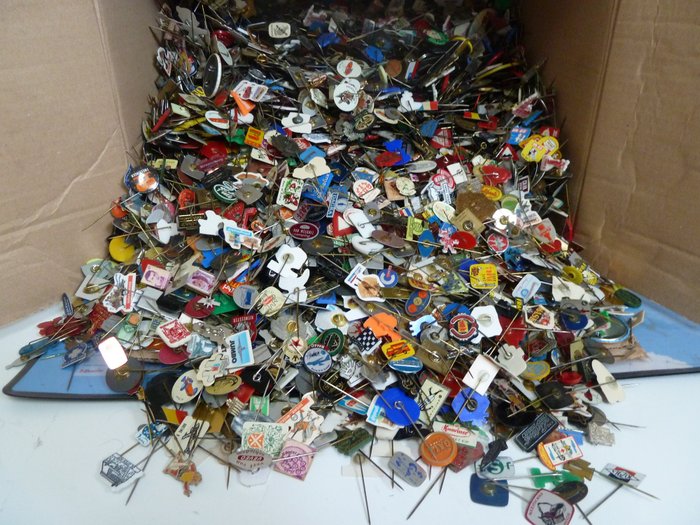 Collection thématique - Une belle grande collection de 6500 pins