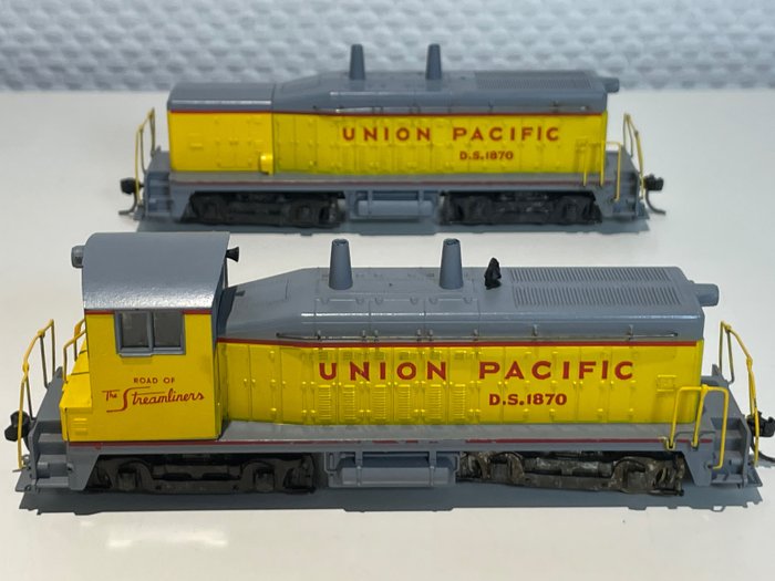 Athearn H0 - 4007 - Dieselveturi (2) - SW 1500 dieselkytkin "Lehmä ja vasikka" - Union Pacific Railroad