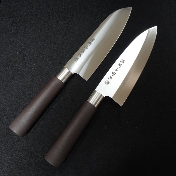 Noshu Masamune 濃州正宗 - Kökskniv - Santoku 三得(flerfunktionskniv) & Deba 出刃(Stabil kniv för filéning och slaktning) -  Japansk kökskniv - Stål (rostfritt stål) - Japan