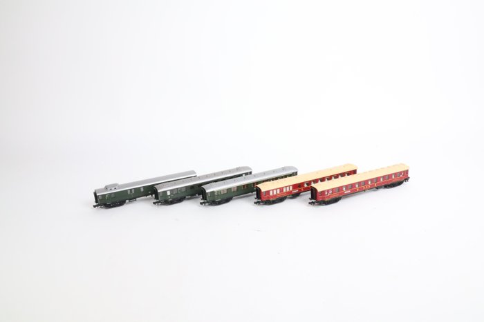 Fleischmann N - Wagon de passagers pour trains miniatures (5) - Voitures Schürzen époque III avec éclairage intérieur - DB