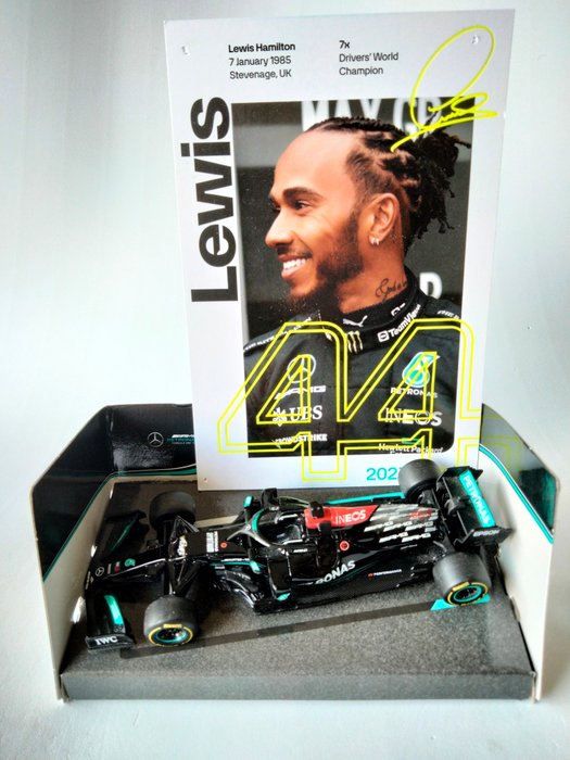 Lewis Hamilton Pack 1:43 - 2 - Modell racerbil - Mercedes-AMG F1 W12 E Performance (2021) + Official Mercedes Driver Postcard