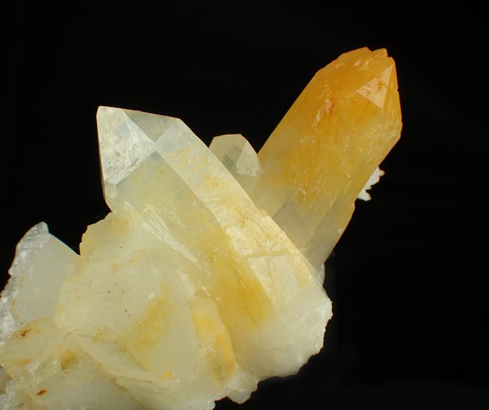 TOP ! Mango Quartz with Halloysite Inclusions Crystal cluster - Height: 78 mm - Width: 37 mm- 66 g
