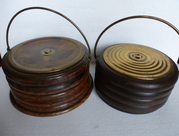 脚凳 (2) - 圆脚凳、水罐 - 木, 铜