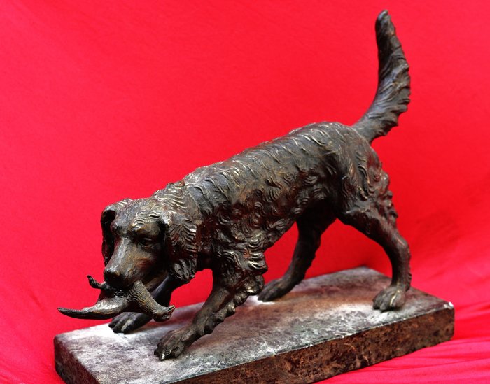 Tommaso Campajola (XIX / XX) - Skulptur, Cane da caccia con selvaggina - 34 cm - Bronze