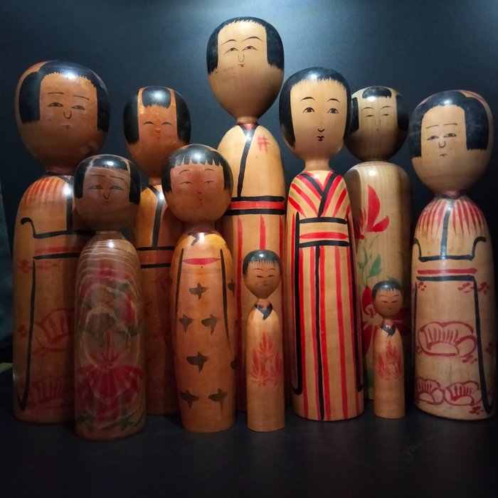 Figurine - Dix kokeshi traditionnels / style Kijiyama / différentes tailles (36 cm - 11 cm)