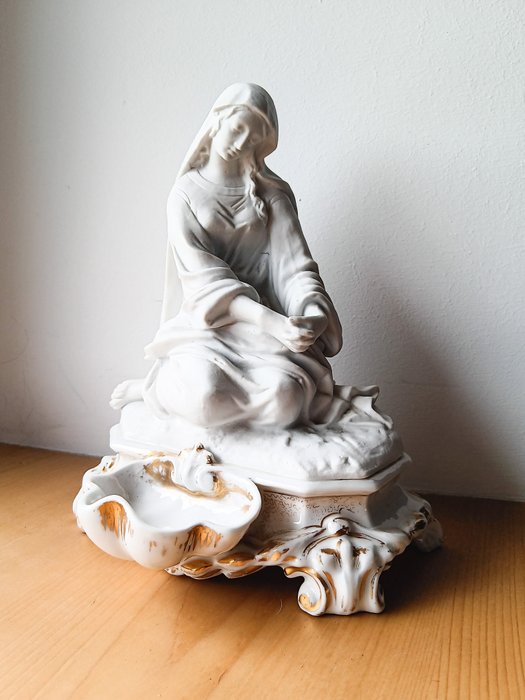 圣水洗礼盘 (1) - Splendide vierge bénitier en biscuit , sur socle en porcelaine. - 1850-1900 