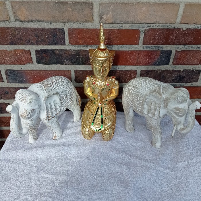 Figurka Strażnika Świątyni + 3 ręcznie robione słonie - Tajlandia  (Bez ceny minimalnej
)