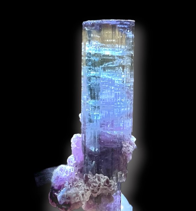 電氣石寶石與鋰雲母 - 高度: 29 mm - 闊度: 5 mm- 3 g