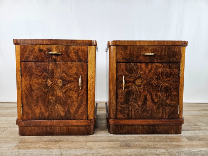 床頭櫃 (2) - 裝飾藝術立方體床頭櫃，胡桃木和黃銅材質 - 伯爾胡桃木, 黃銅