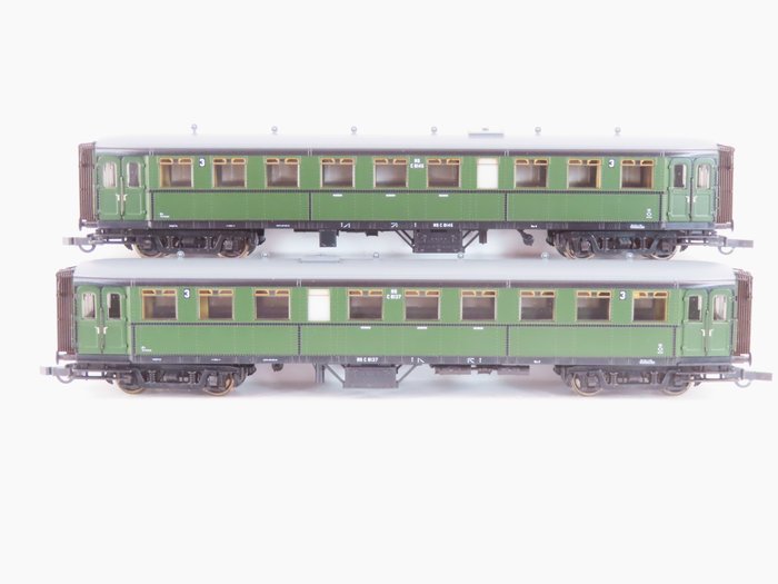 Roco H0 - 64008 - Conjunto de vagones de tren de pasajeros a escala (1) - Juego de 2 vagones de tren expreso Mat '24 "Bokkendoos" de 3ª clase - NS