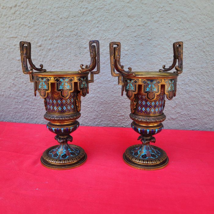 Bronze, gilded, Champleve enamel - 花瓶 (2) -  仿照巴黎 Alphonse Giroux 的模型  - 黄铜青铜