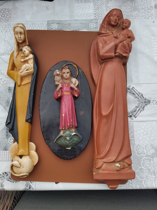 Kristilliset esineet - 3 seinäkuvaa (4) - Antiikki - Laasti - 1920-1930