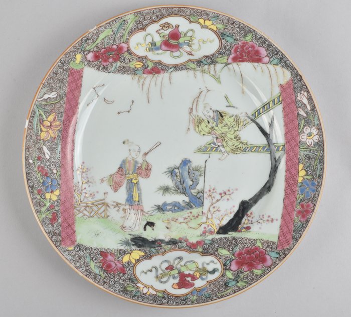 盘子 - DECORATED IN THE FAMILLE ROSE PALETTE WITH THE ROMANCE OF THE WESTERN CHAMBER - 瓷