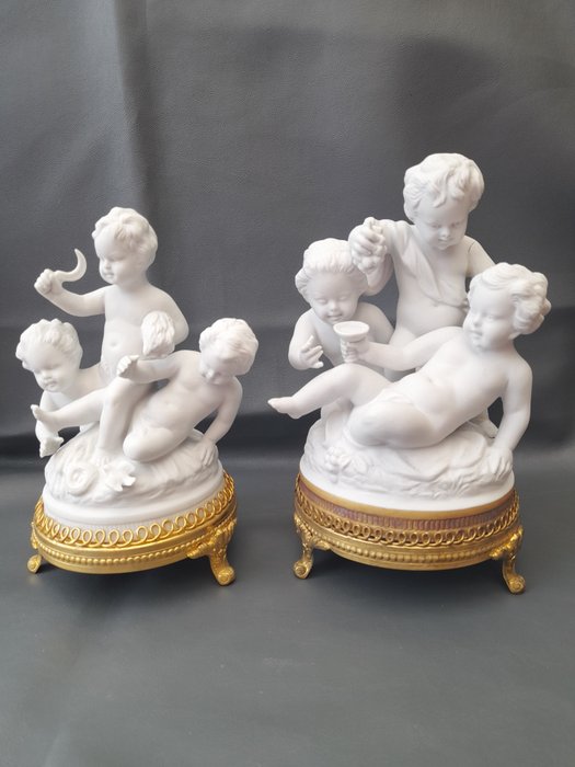Dresden - Figurine (2) - Porcelain
