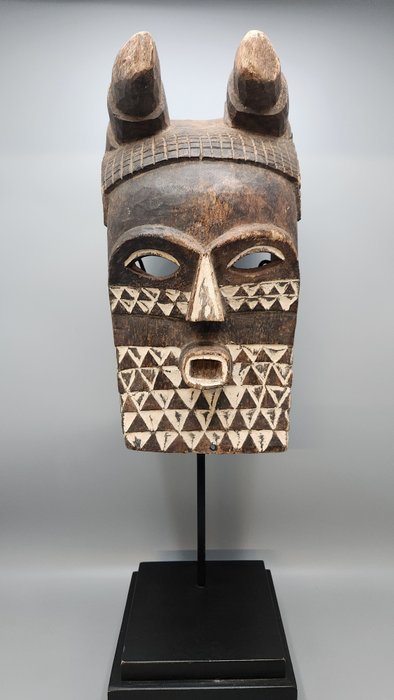 υπέροχη μάσκα - κούμπα - Κονγκό ΛΔΚ  (χωρίς τιμή ασφαλείας)