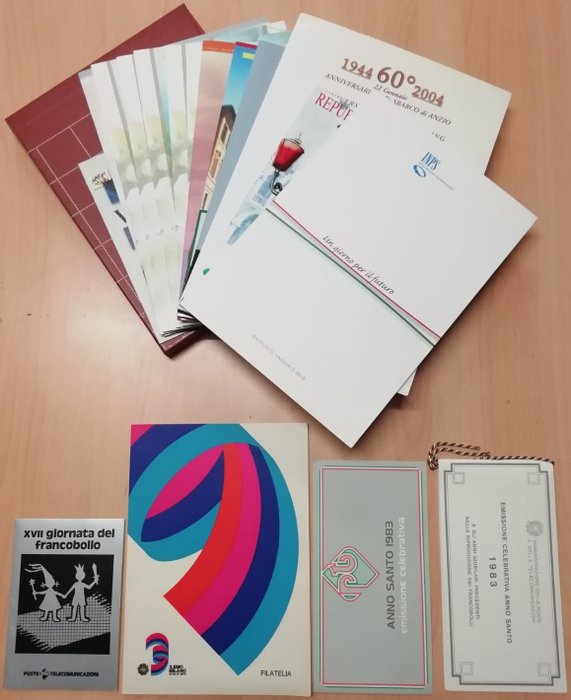 義大利共和國 1977/2012 - 18 個不同的集郵資料夾。有些非常罕見。