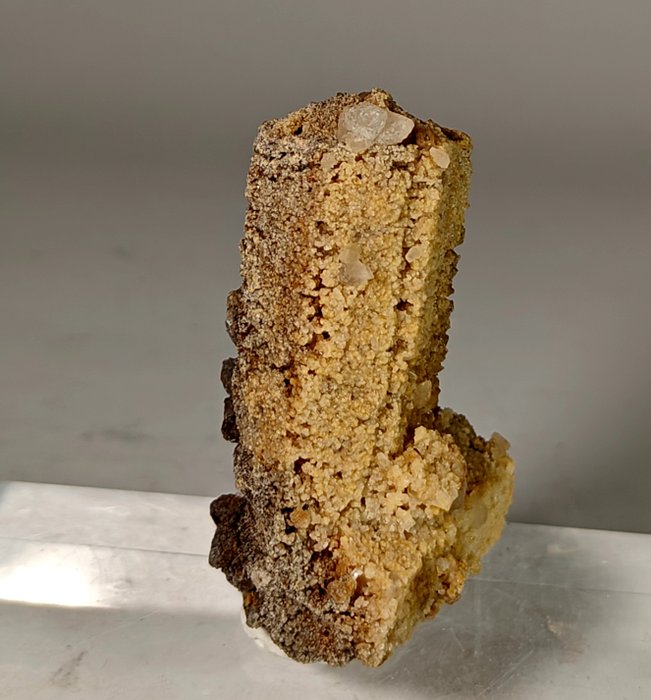Calcit Pseudorph af apatit Krystaller i indlejring - Højde: 5 cm - Bredde: 2 cm- 44 g