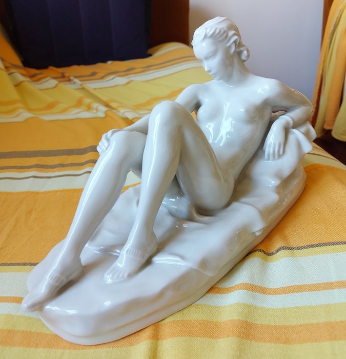 Drasche - Donner Gertrud Maria - Statuette - Porcelæn