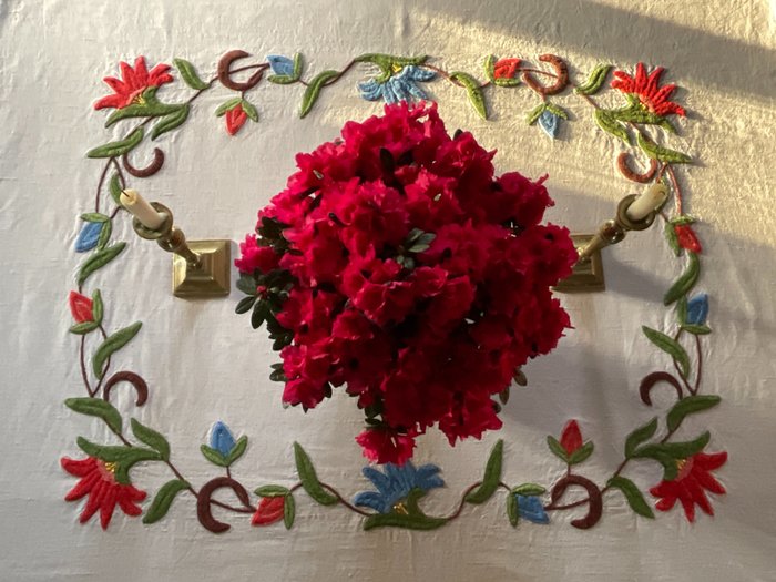 刺绣小桌布或壁挂，可追溯至约 1870 年 - 纺织品 - 1.47 m - 1.3 m
