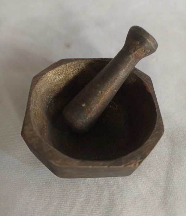 Mortar and pestle (2) - Brass