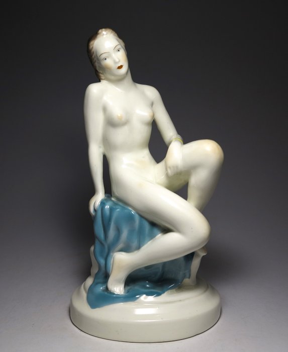 Gránit - Gertrúd Mária Donner (1902-1986) - Sculpture, Art Deco Lady Sculpture - 27 cm - Porcelaine