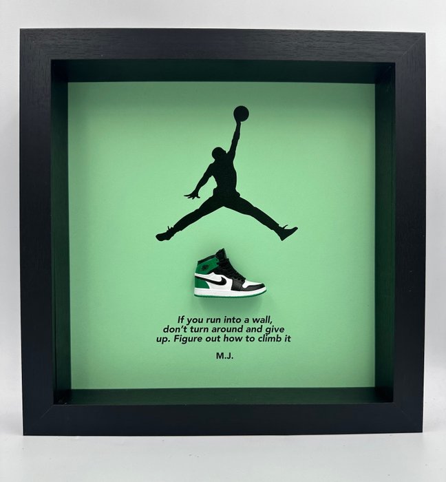 Ramka (1) - Oprawione tenisówki Air Jordan 1 Retro High Defining Moments Celtics  - Drewno