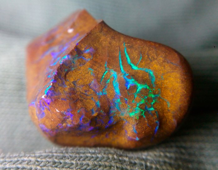 11.8 cts - Australian Boulder Opal - Rough- 2.36 g