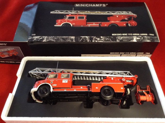 Minichamps 1:43 - 1 - Modelauto - ref. #031070 Mercedes Benz 1113 Aerial-Ladder Fire Truck 1966