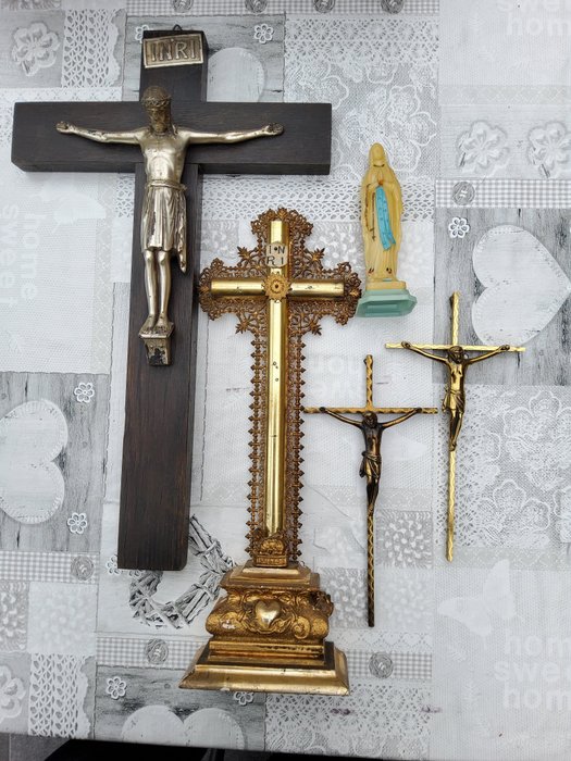 基督教物品 - 十字架 (5) - 古董 - 塑料, 木, 石膏, 鍍金, 黃銅 - 1900-1910, 1940-1950