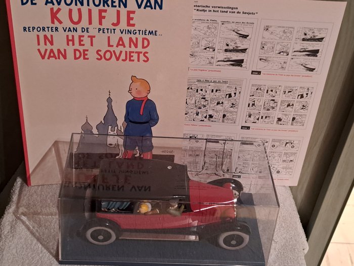 Tintin - Auto 1:24 + album Kuifje en de Sovjets