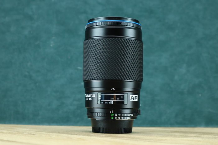 Tokina AF 75-300mm 1:4.5-5.6 for Nikon AF Objectif à focale variable
