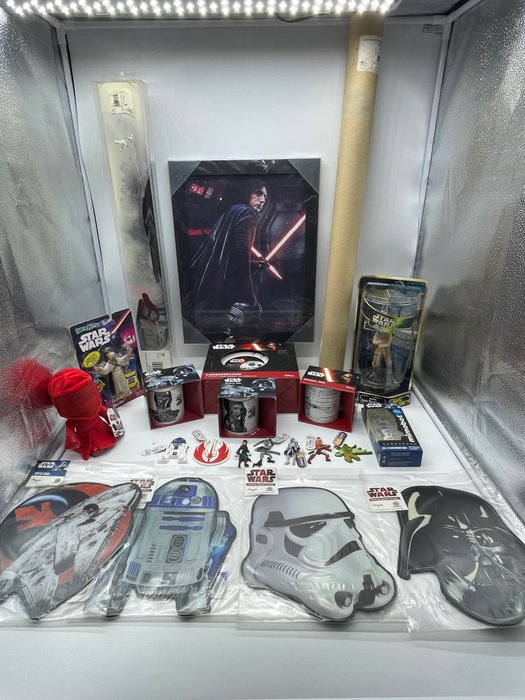 Lote Star Wars 22 Artículos - Pyramid Int, Kenner, Mimoco, Gear4Games, Abysse, Topps, Geda Labels, RoomMates, Joy Toy