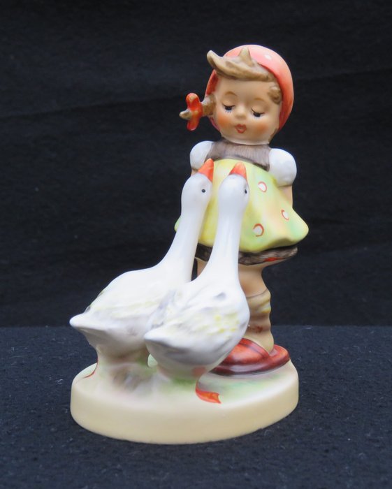 Goebel - M.I. Hummel - Figurita en miniatura - Gänseliesl / Goose Girl -  (1) - Porcelana