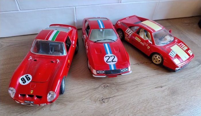 Bburago 1:18 - 3 - Kilpa-auton pienoismalli - Ferrari 250 GTO Le Mans #96, Ferrari Daytona 356 GTB/4 #22, Ferrari 348 tb Evoluzion #177.