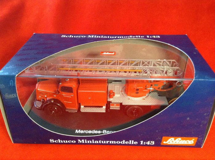 Schuco 1:43 - 1 - 模型貨車 - ref. #03091 Mercedes Benz L6600 Fire Truck with Ladder City of Rastatt 1950