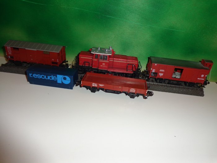 Märklin H0 - 3064/4423/4550/4880 - Modellvonat mozdony (4) - BR 260 417-1 és 3 tehervagon - DB, FS