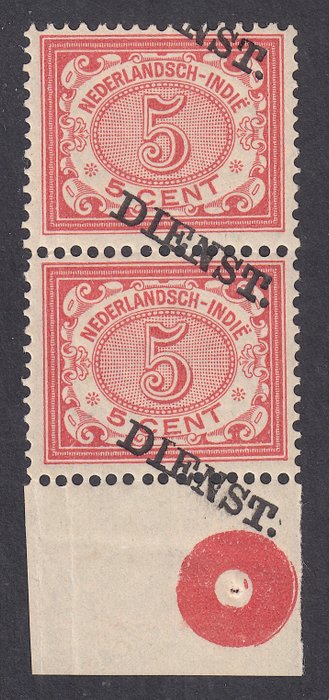 Nederlands-Indië 1911 - Dienstzegel, in paar met variëteit sterk verschoven opdrukken - NVPH D15