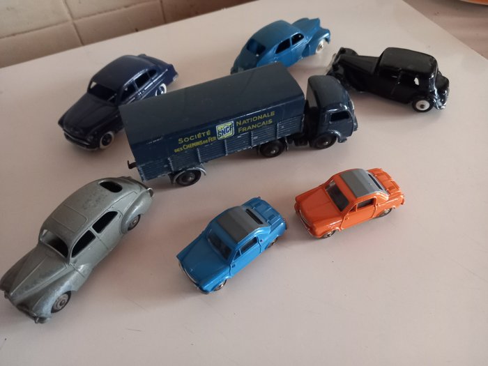 Dinky Toys 1:43 - 7 - Model car - Lot 7 models: Panhard SNCF, Vespa 2 CV, Peugeot 203, Ford Vedette, Citroën Traction - 32AB, 24L, 24R, 24X, 24N